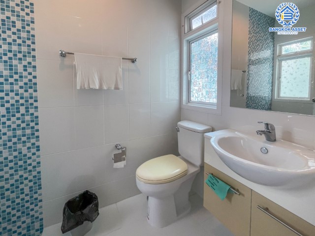 *****บ้านเดี่ยวมือสองย่านนนทบุรี ม.บางกอกบูเลอวาร์ด สาทร-ปิ่นเกล้า เนื้อที่กว้างขวางมากถึง 52.50 ตร.ว. ฟังก์ชัน 3 ห้องนอน 4 ห้องน้ำ ที่จอดรถ 2 คัน แถมฟรี! เครื่องปรับอากาศ 5 เครื่อง มีพื้นที่รอบบ้าน ภายในตกแต่งสวย ตั้งบนทำเลแห่งการเดินทาง ใกล้จุดขึ้นลงทางด่วน "ตลิ่งชัน"